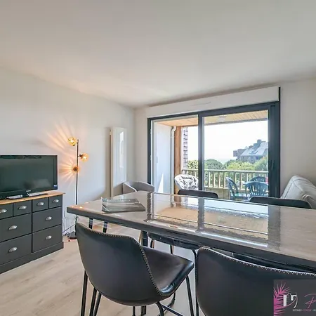 Renove Au Pied De La Avec Balcon Et Parking - Fr-1-825-46 Apartment