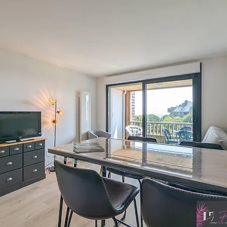 Renove Au Pied De La Avec Balcon Et Parking - Fr-1-825-46 Apartment