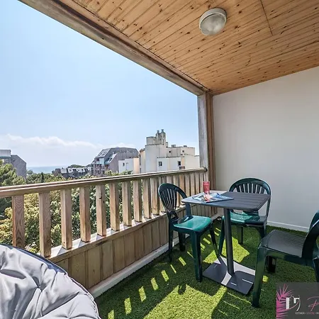 Renove Au Pied De La Avec Balcon Et Parking - Fr-1-825-46 * La Rochelle (Charente-Maritime)