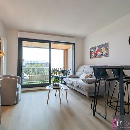 Renove Au Pied De La Avec Balcon Et Parking - Fr-1-825-46 *